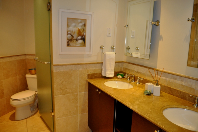Sapphire Beach 305 Master bathroom